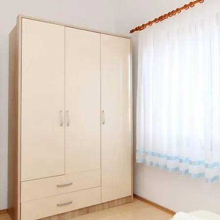 Bartol With Free Bikes And Great Local Food Apartament