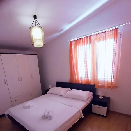 Bartol With Free Bikes Τρογκίρ